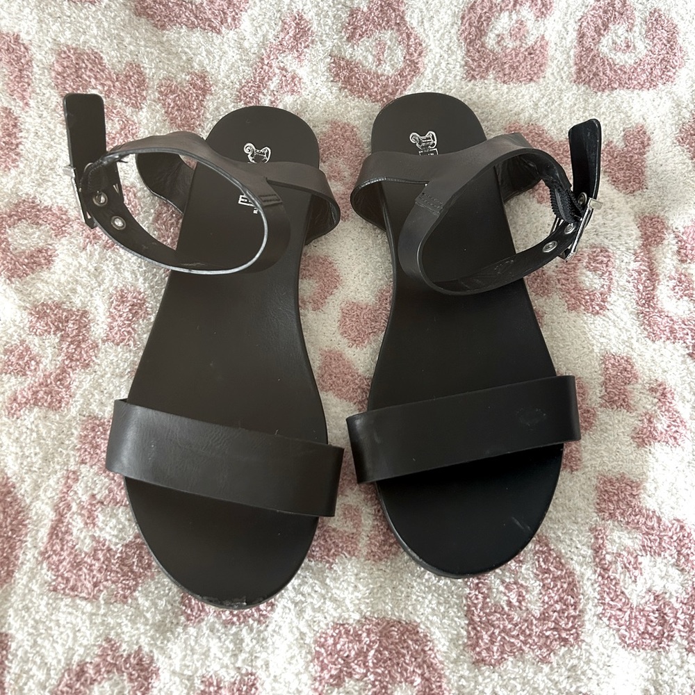 Women’s black sandals